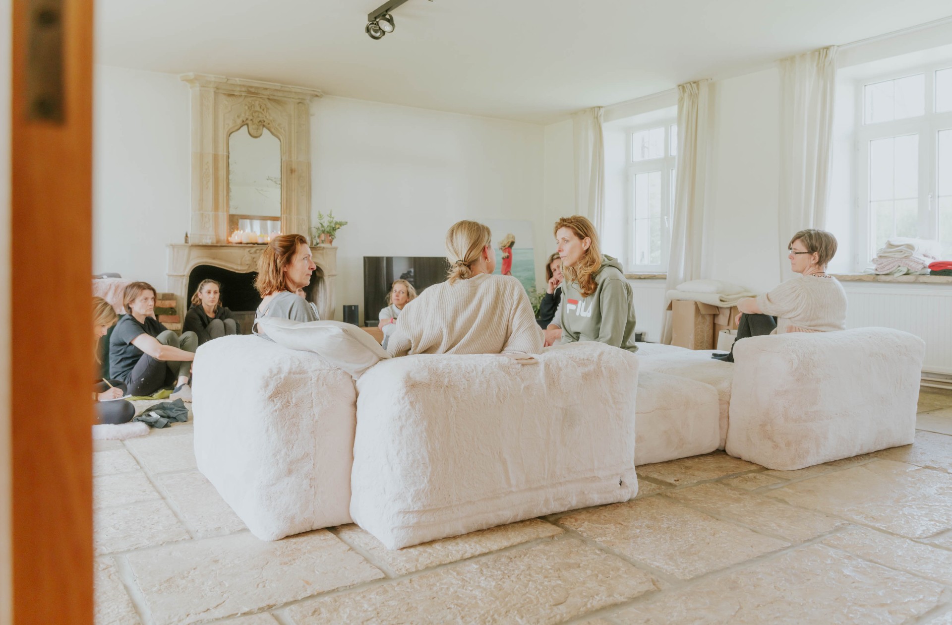calm lounge with workshop participants, Villa Parkbos